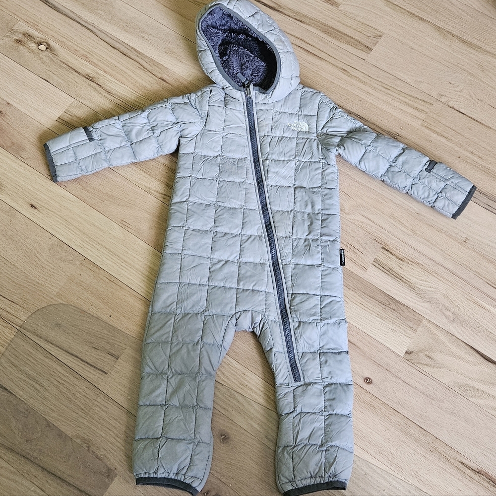 The North Face Thermoball Size 12-18 Months Grey Snowsuit
